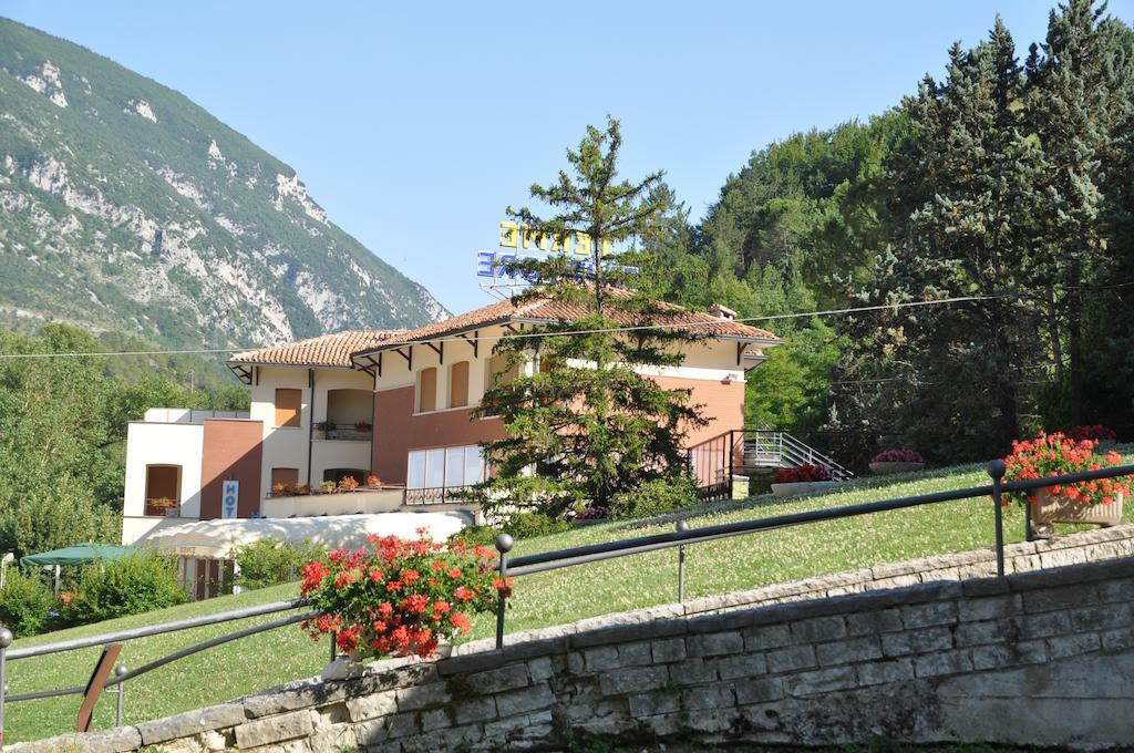 Hotel Terme Di San Vittore Genga  Extérieur photo